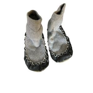 Hanna Andersson Navy Blue slippers size 10-12 youth